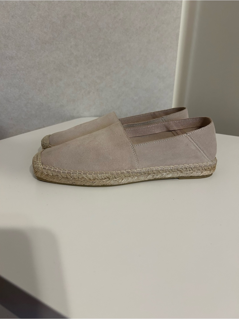Banana Republic NEW Suede Espadrilles Flats 7 Shoes Ivory Mivano Italia - Picture 3 of 7